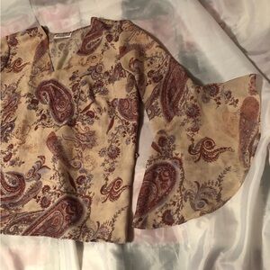 Top, flair sleeves, pull on v neck .Dress Barn paisley Multicolor earth tones